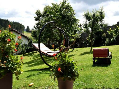 Spacious Apartment In Drachselsried With A Balcony