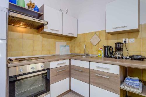 Apartment In Mali Losinj 38399