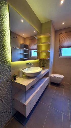 Beautiful View Apartment With Garage Space
