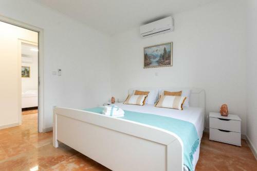 Brand New Two Bedroom Apartment Maro