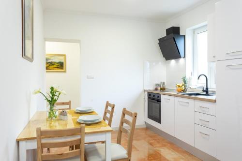 Brand New Two Bedroom Apartment Maro