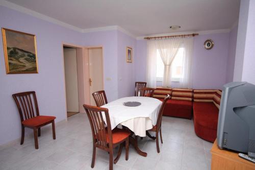 Apartments With A Parking Space Murter - 5100