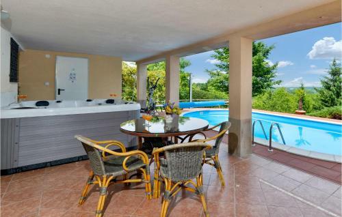 Two-bedroom Holiday Home In Petrinja