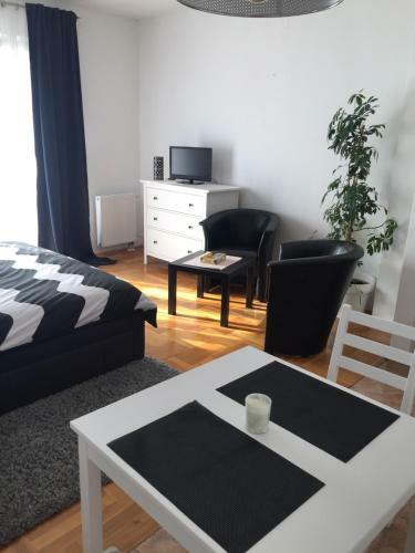 Studio Apartman Lara ***