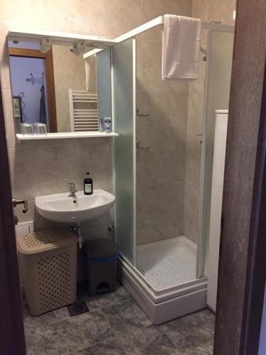 Studio Apartman Lara ***