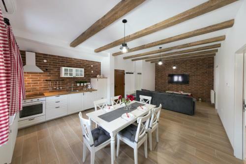 Apartamentos House Smol?i?