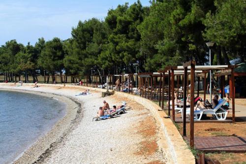 Apartments With A Parking Space Novigrad - 2537