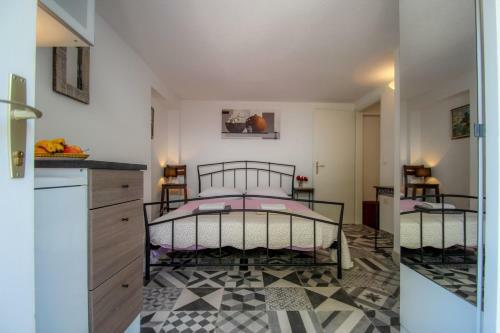 Hostal Carla Guest House
