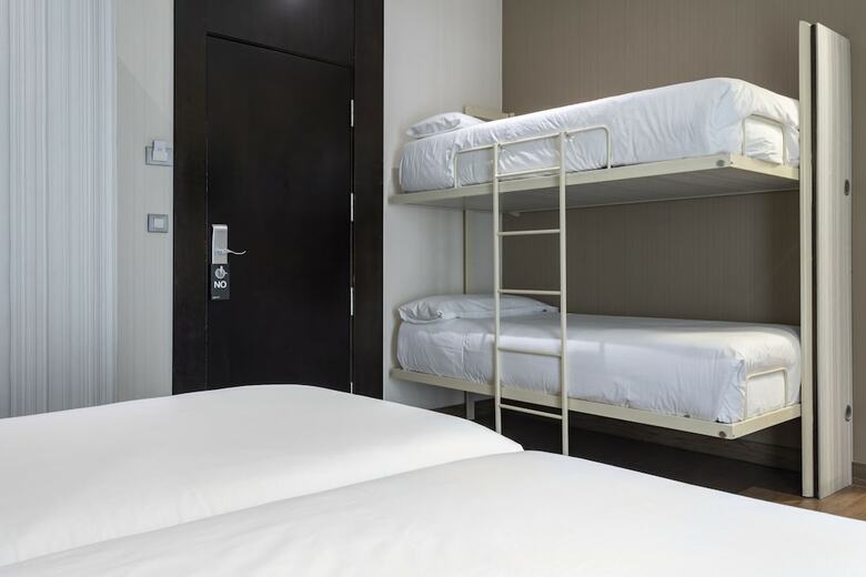 Hotel Petit Palace Triball