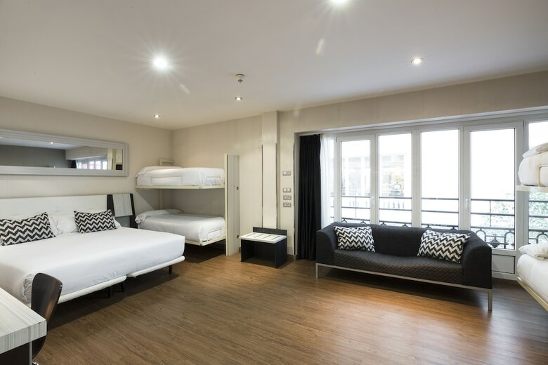 Hotel Petit Palace Triball