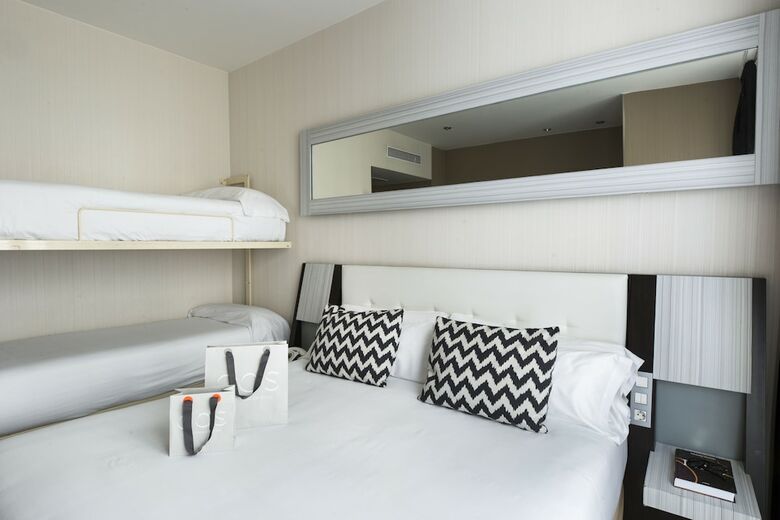 Hotel Petit Palace Triball