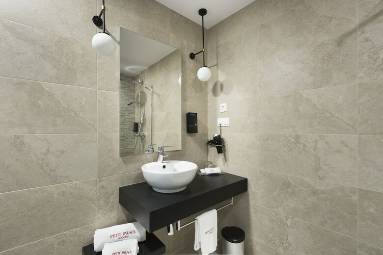 Hotel Petit Palace Triball
