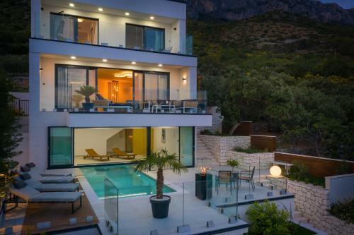 Villa Bue Moon