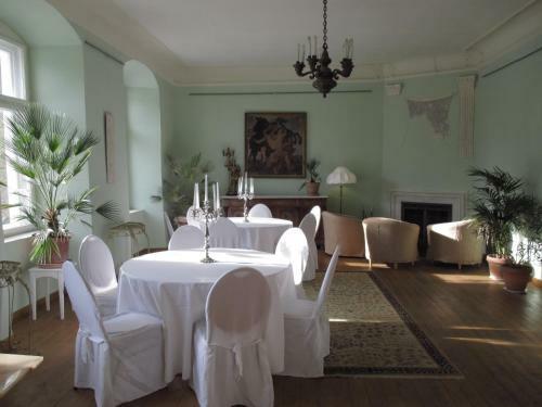 Bed & Breakfast Gartenzimmer Im Schloss Neuhausen