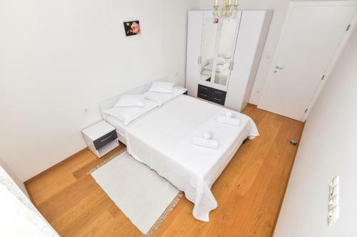 Hostal Apartments Evelin