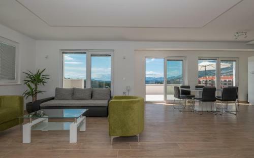 Hostal Apartments Villa Hadria