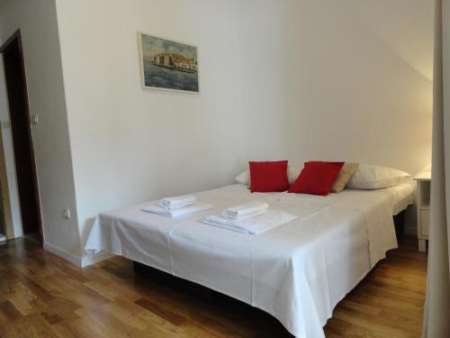 Apartments Anica 2