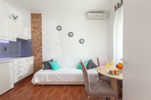 Apartments R