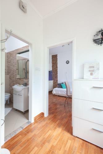 Apartments R
