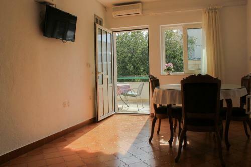 Apartments Pino