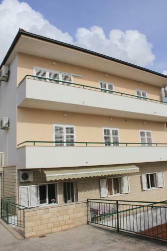 Apartments Pino