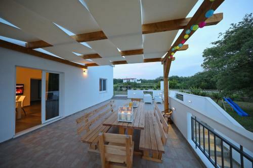 Holiday House With Heated Pool In A Rural Setting
