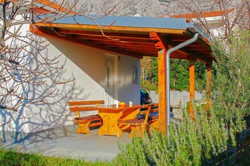 Little House Orebi?