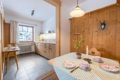 Fischer Apartment C