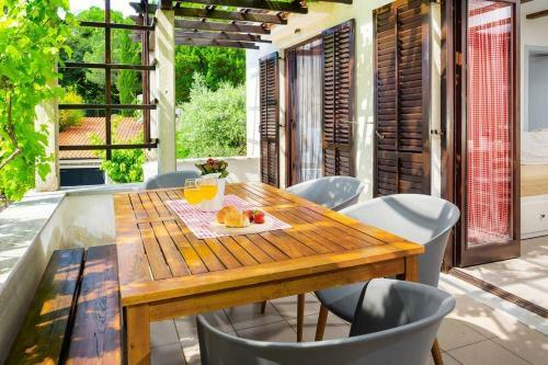 Holiday House - Old Olive