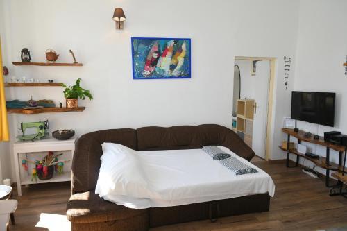 Central Apartment With Beautiful Sea View