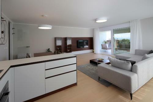 Stylish Apartment 100 M From The Beach