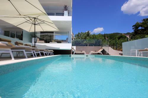 Stylish Apartment 100 M From The Beach