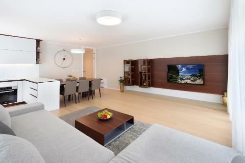 Stylish Apartment 100 M From The Beach