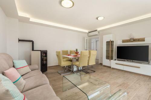 Apartamento Villa Dragi With Pool, Sauna, & Jacuzzi