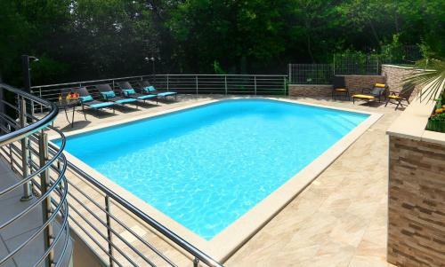 Apartamento Villa Dragi With Pool, Sauna, & Jacuzzi