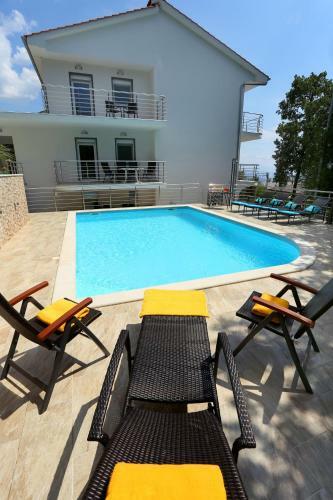 Apartamento Villa Dragi With Pool, Sauna, & Jacuzzi