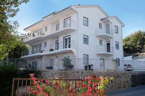 Apartamento Villa Dragi With Pool, Sauna, & Jacuzzi