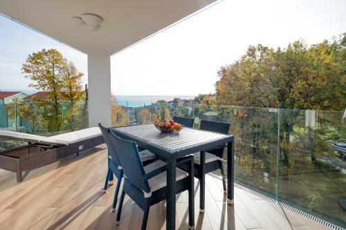 Modern Apartment Near The Sea