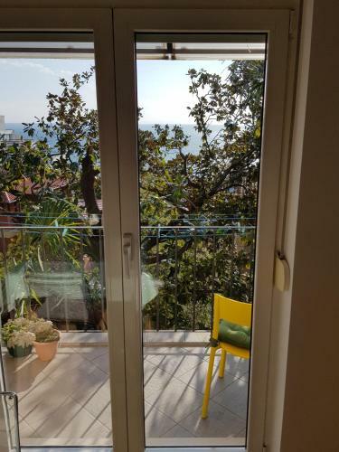 Sunny Apartment 150 M From The Sea