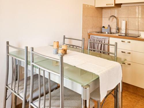 Holiday House Mima