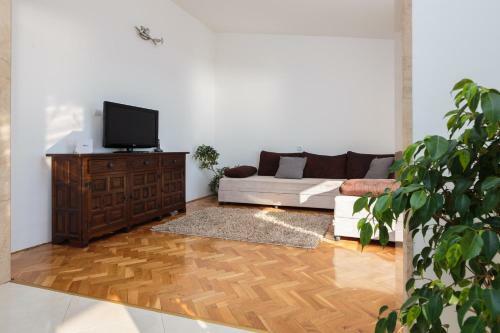 Mba Modern Beach Apartments