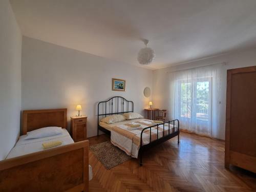 Cozy Apartment With A Spacious Seafront Terrace