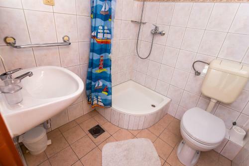 Hostal Aga Beach Suites