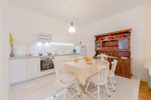 Apartments With A Parking Space Duce, Omis - 2773