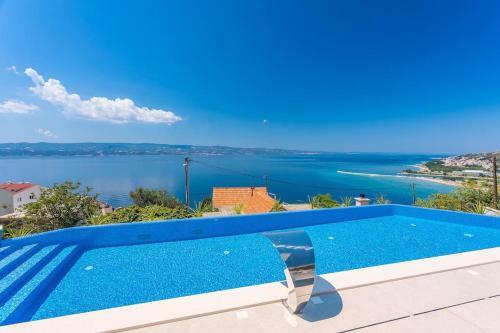 Luxurious Villa Ada; Hot Tub, Sauna, Gym, Pool