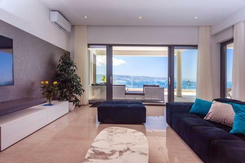 Luxurious Villa Ada; Hot Tub, Sauna, Gym, Pool