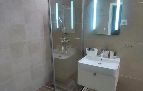 Beautiful Home In Pag With Wifi And 2 Bedrooms