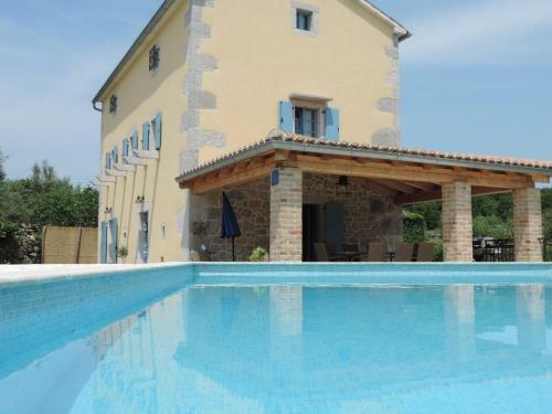 Three Bedroom Stone Villa Lusa With A Pool