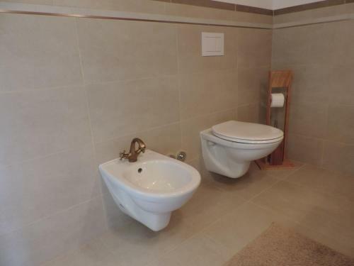 Three Bedroom Stone Villa Lusa With A Pool