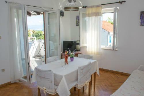 Apartments White & Green In Malinska
